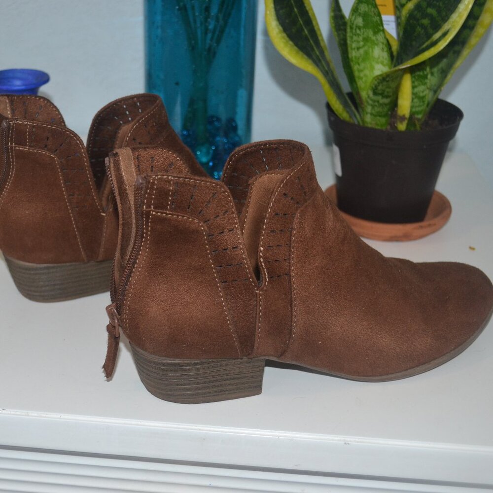 Pre-owned Arizona ankle boots brown faux suede. Size 8.5